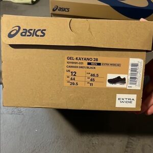 NWT Asics Gel-Kayano 28 Men's Athletic Shoes - Carrier Grey/Black